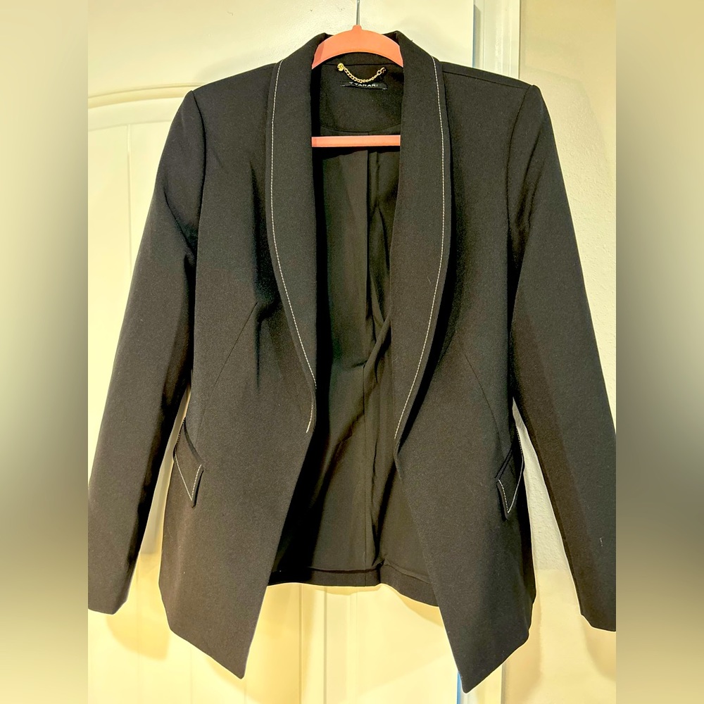 Tahari black blazer never been worn!